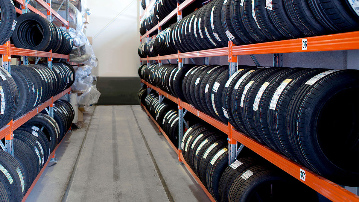 Industrielle Regalsysteme zur Lagerung von Reifen