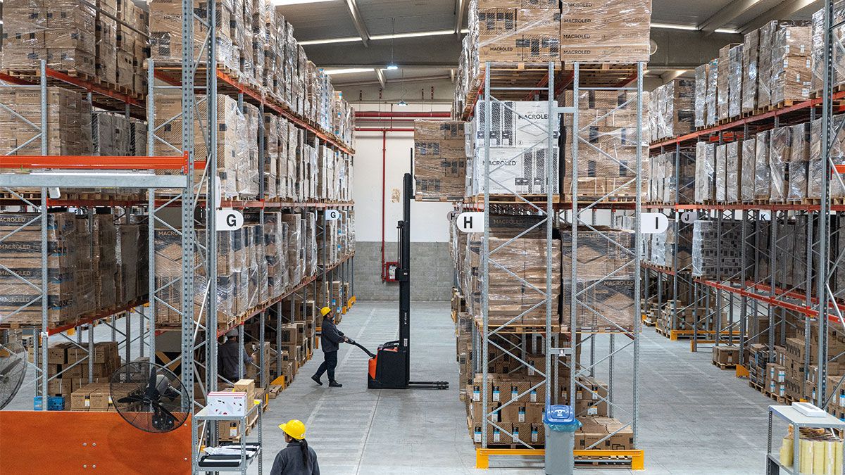 Cómo elegir estanterías industriales adecuadas para un almacén: Criterios y  claves