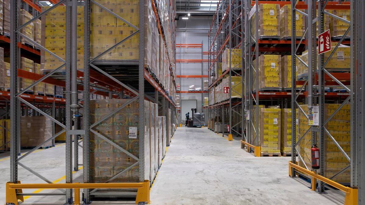 Logistica de almacenamiento AR Racking