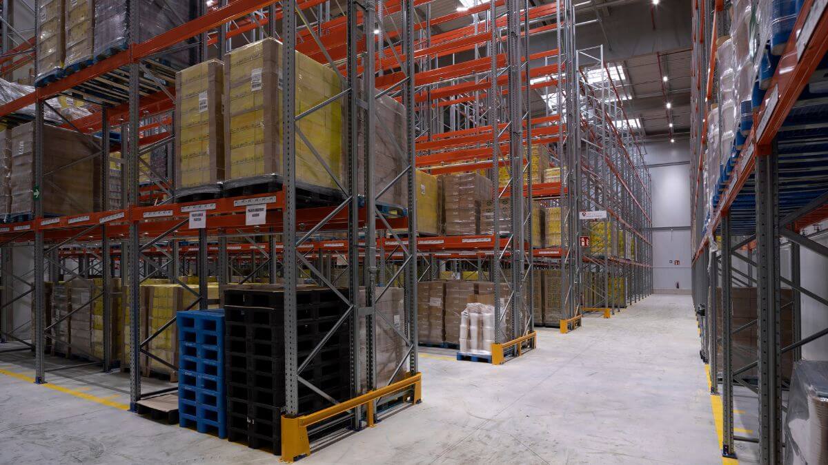 Logistica de almacenamiento AR Racking